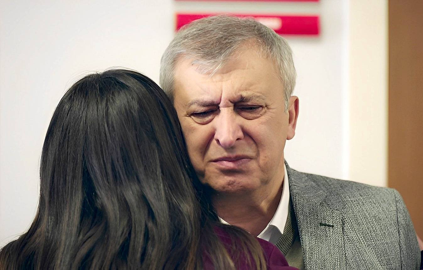 Metin incastra un innocente, Eren scopre il suo segreto, Segreti di famiglia - capitolo 26